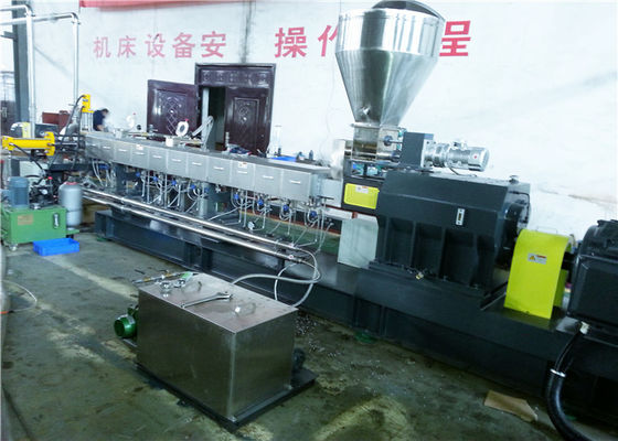 Cina Mesin Extruder Plastik Screw Ganda Dengan Keluaran 500kg / jam Efisiensi Tinggi pemasok