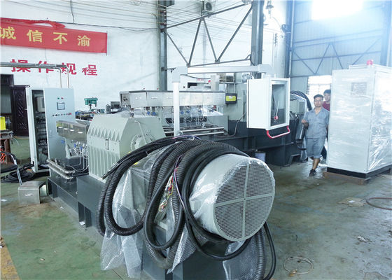Cina 600kg / hr Dua Tahap Extruder Untuk Sistem Granulasi PVC Dengan Sistem Pelletizing pemasok