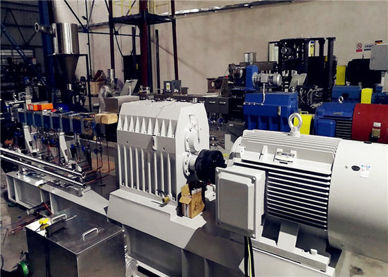 Cina Twin Screw Extruder Machine Untuk Produksi Masterbatch 400-500kg / Hr Output pemasok
