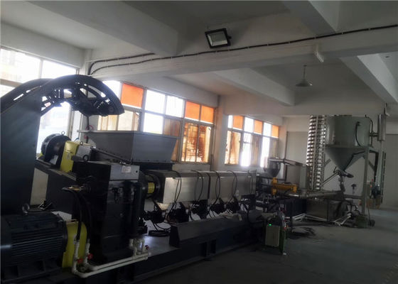 Cina Single Screw Extruder Machine Untuk Filler PE Tinggi + Talc Dengan Output 1000kg / jam pemasok